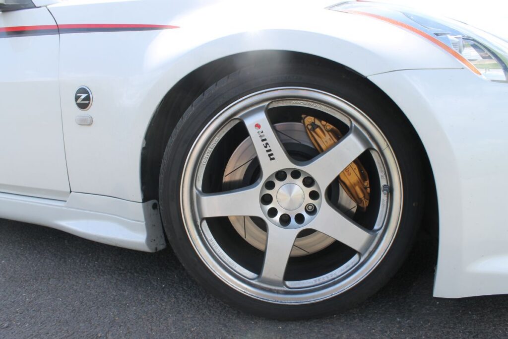A close up of the Nismo race car rims